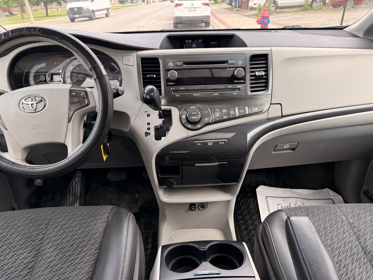 2013 Toyota Sienna 5DR V6 SE 8-PASS FWD Photo