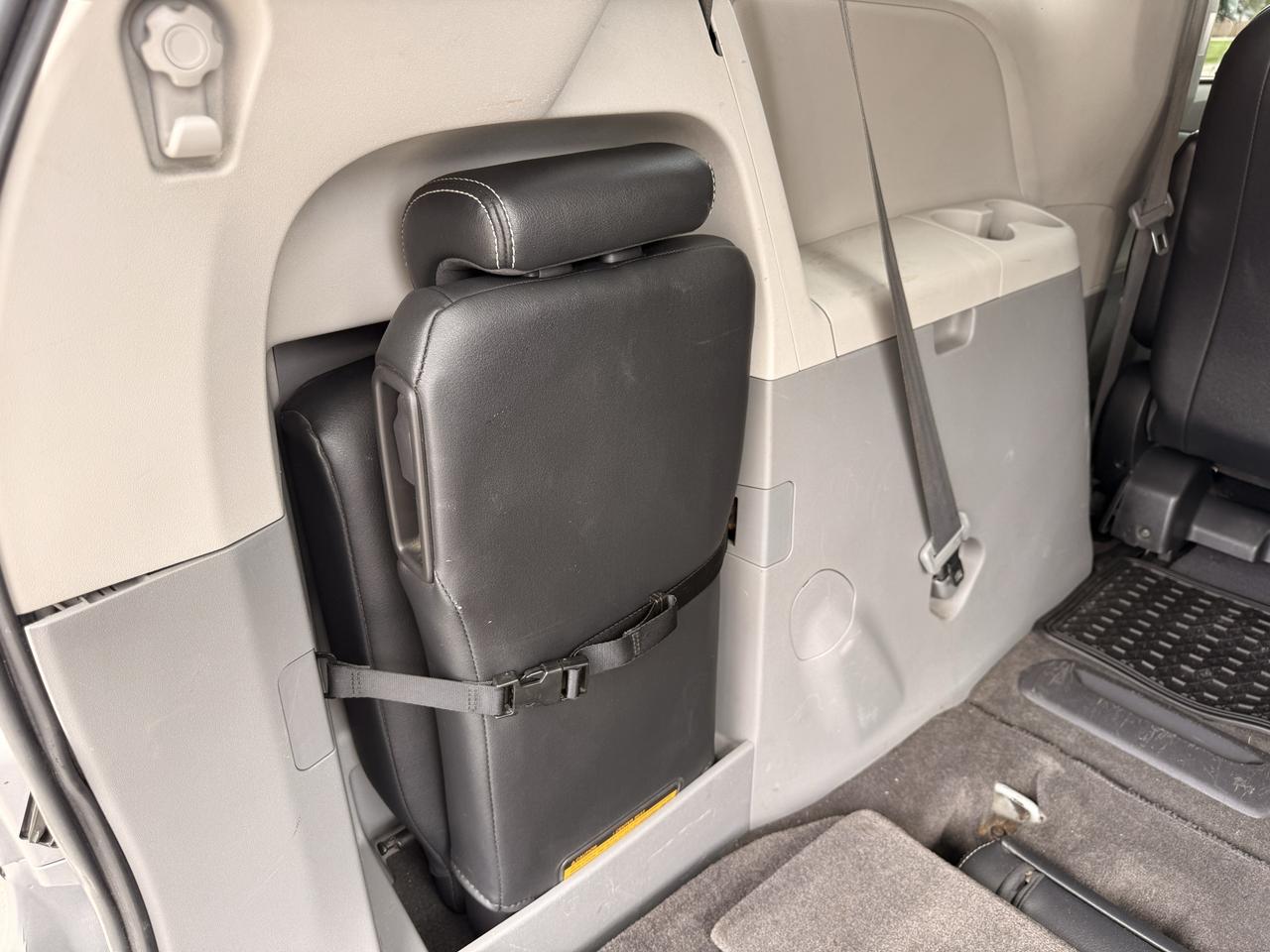 2013 Toyota Sienna 5DR V6 SE 8-PASS FWD Photo