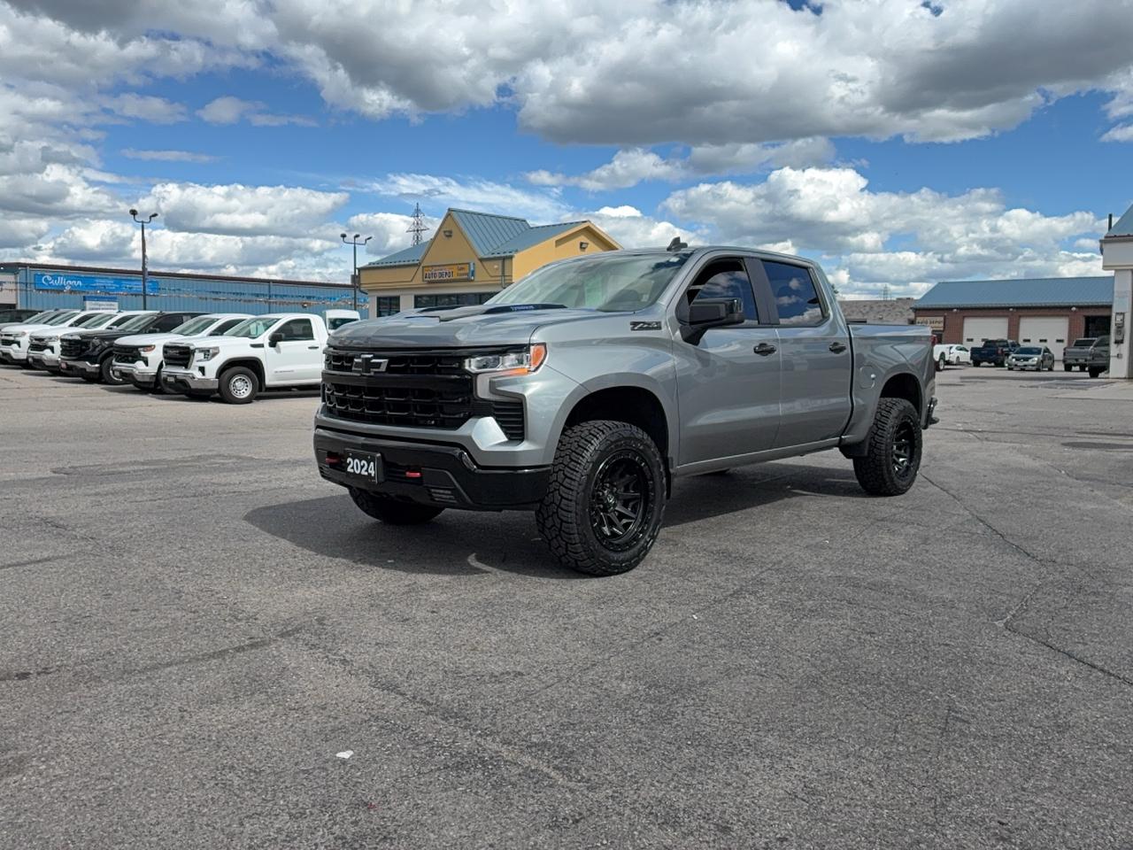 2024 Chevrolet Silverado 1500 LT Trail Boss Z71 CrewCab 4WD 2.7L4cylGas 5'10"Box Photo0