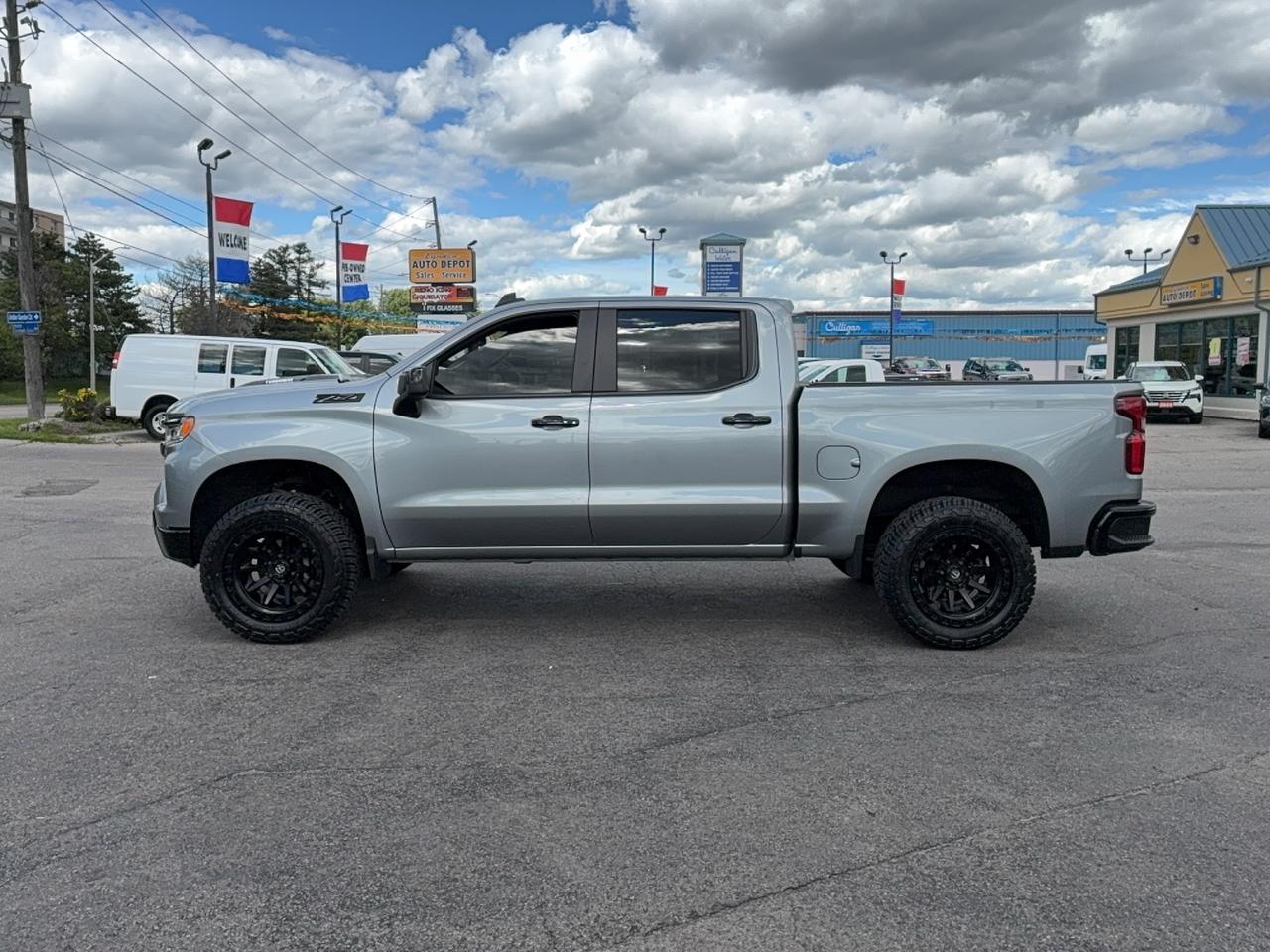 2024 Chevrolet Silverado 1500 LT Trail Boss Z71 CrewCab 4WD 2.7L4cylGas 5'10"Box Photo