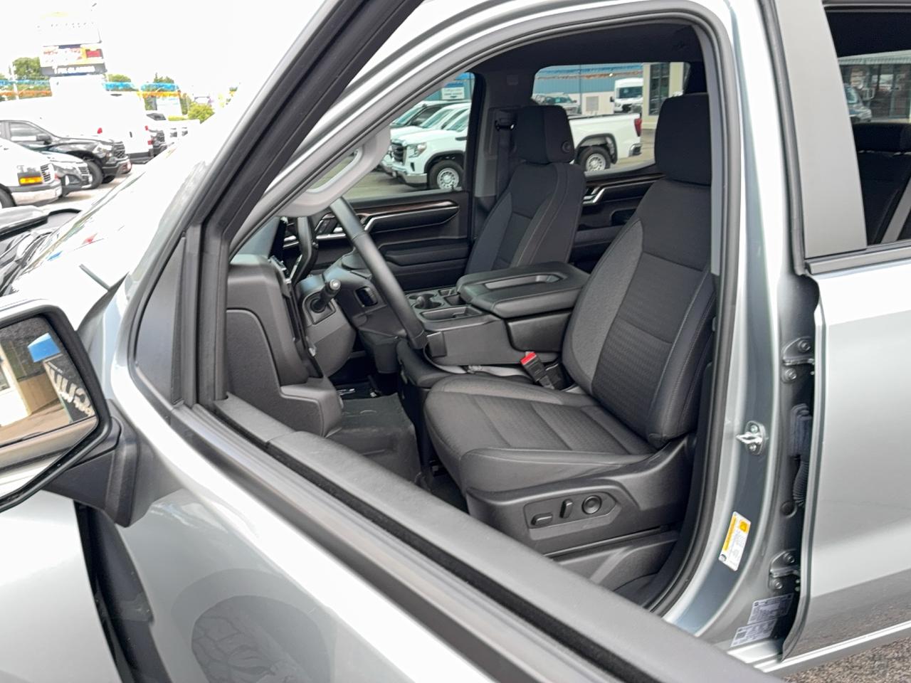 2024 Chevrolet Silverado 1500 LT Trail Boss Z71 CrewCab 4WD 2.7L4cylGas 5'10"Box Photo