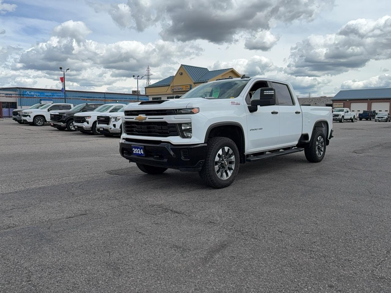 2024 Chevrolet Silverado 2500 Custom Z71 4WD CrewCab 6.6L8cylDiesel 6'10"Box Photo
