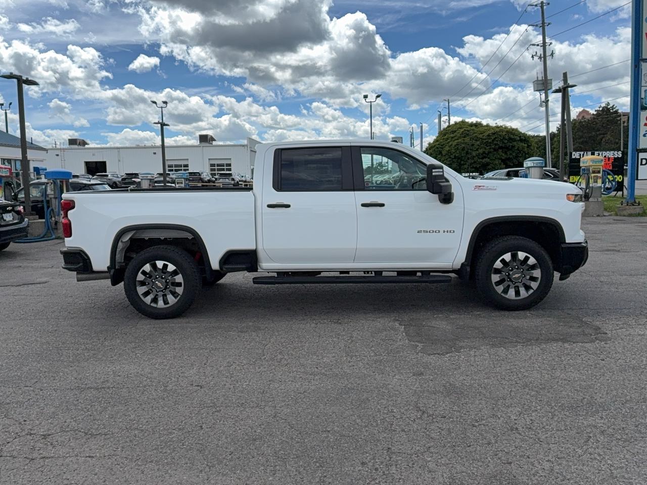 2024 Chevrolet Silverado 2500 Custom Z71 4WD CrewCab 6.6L8cylDiesel 6'10"Box Photo