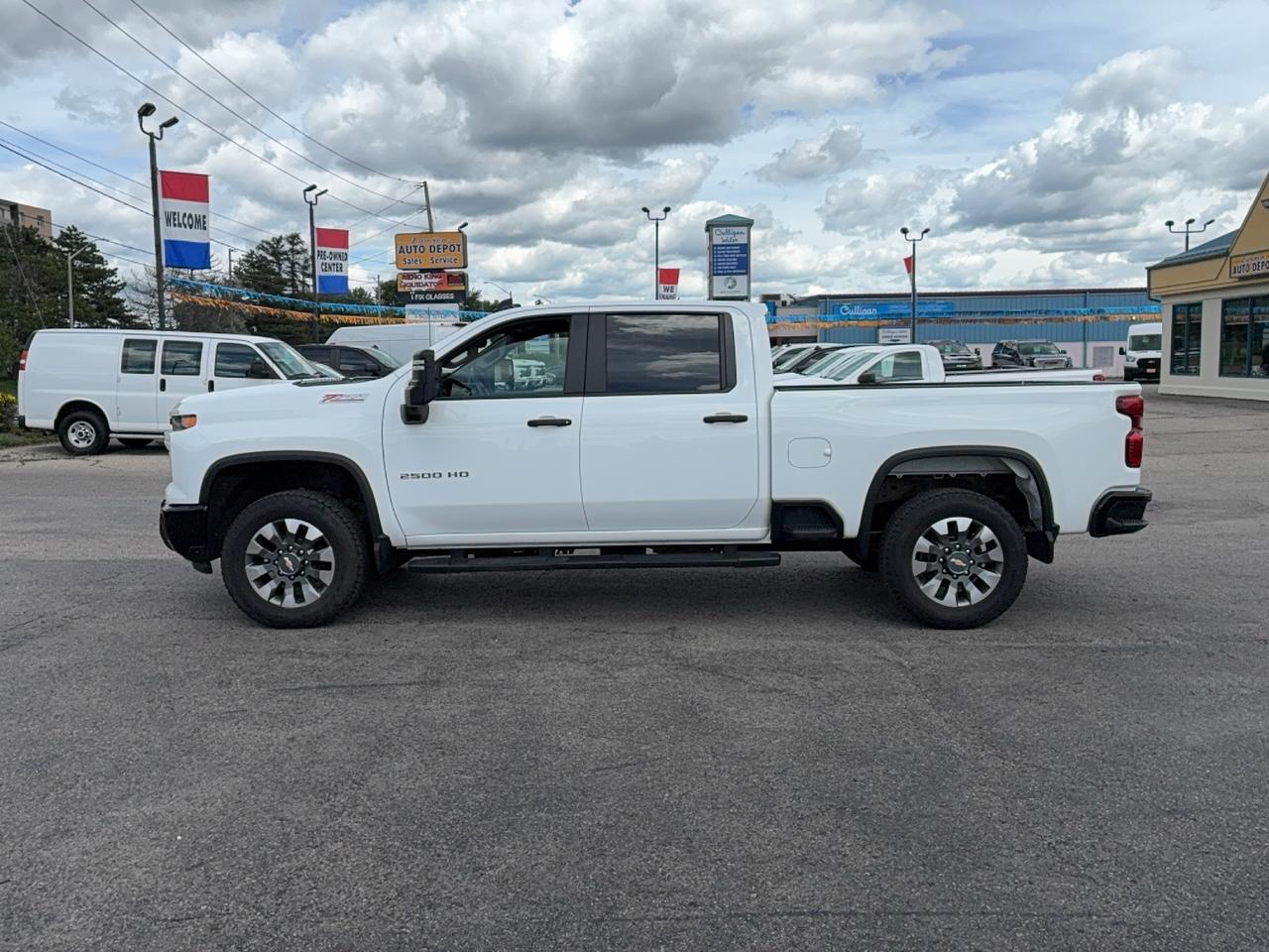 2024 Chevrolet Silverado 2500 Custom Z71 4WD CrewCab 6.6L8cylDiesel 6'10"Box Photo