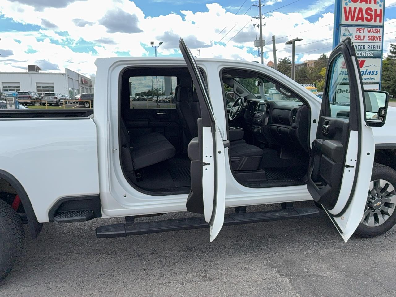 2024 Chevrolet Silverado 2500 Custom Z71 4WD CrewCab 6.6L8cylDiesel 6'10"Box Photo