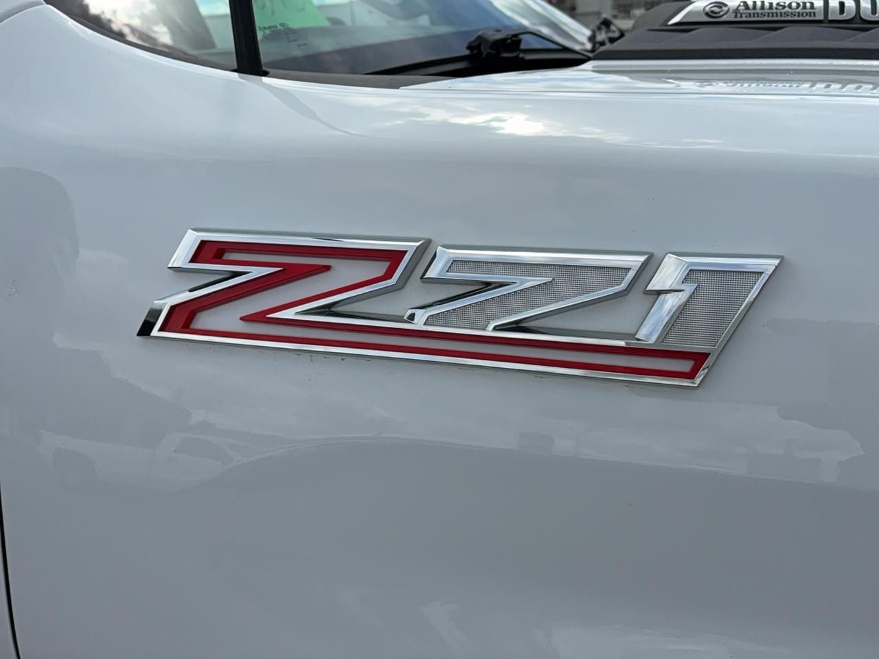 2024 Chevrolet Silverado 2500 Custom Z71 4WD CrewCab 6.6L8cylDiesel 6'10"Box Photo
