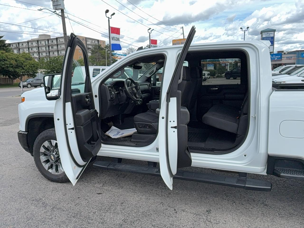 2024 Chevrolet Silverado 2500 Custom Z71 4WD CrewCab 6.6L8cylDiesel 6'10"Box Photo