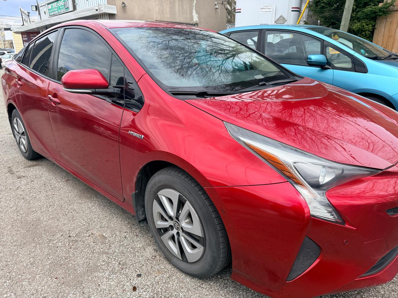 2018 Toyota Prius Touring Photo2