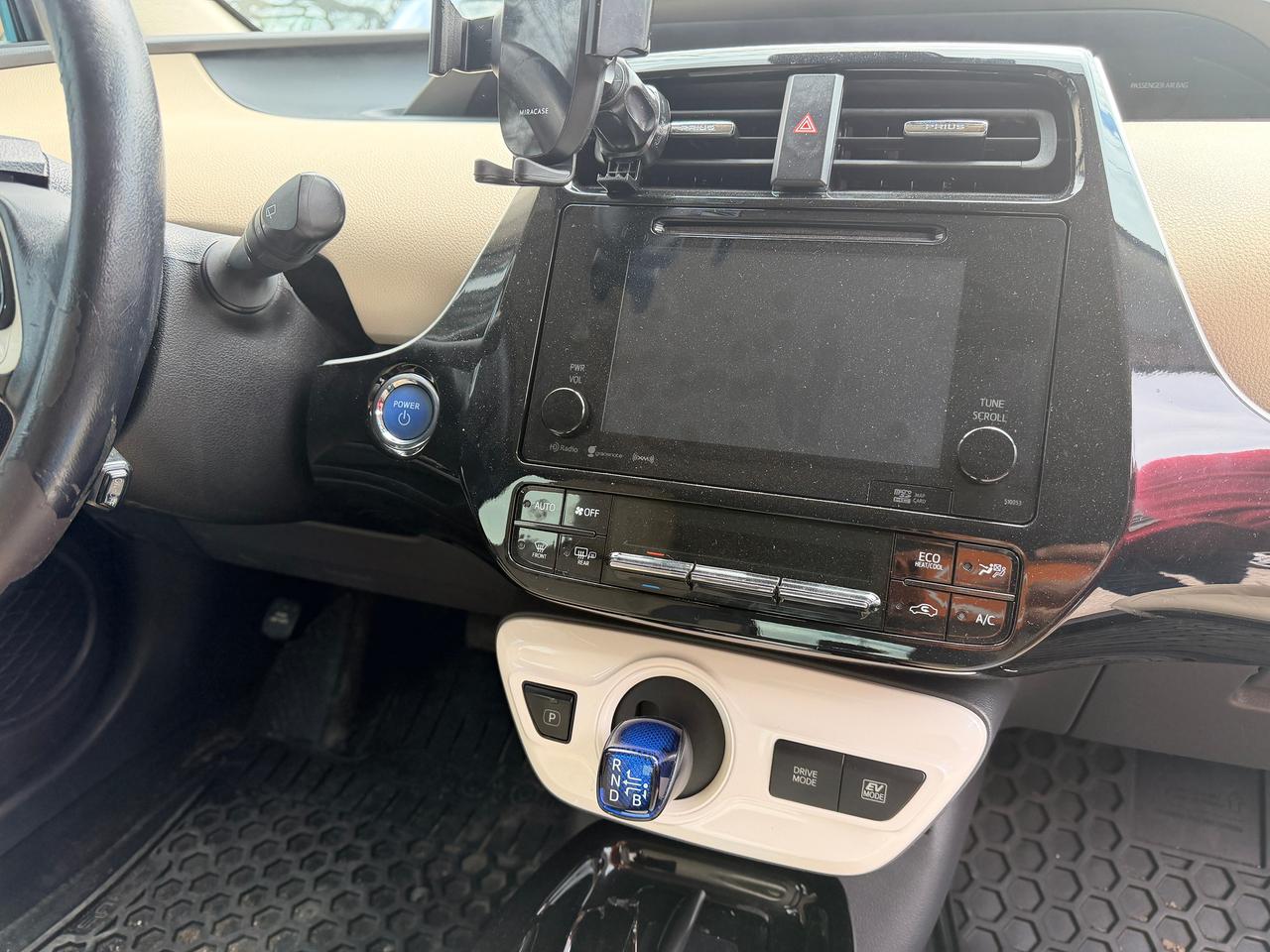 2018 Toyota Prius Touring Photo
