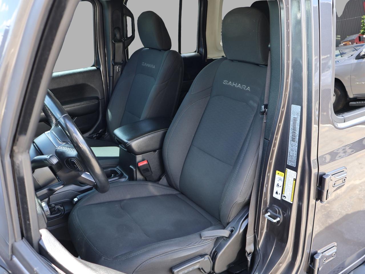 2019 Jeep Wrangler V6 UNLIMITED SAHARA 4WD CERTIFIED *SERVICE RECORDS* CAMERA NAV BLUETOOTH HEATED SEATS CRUISE ALLOYS Photo
