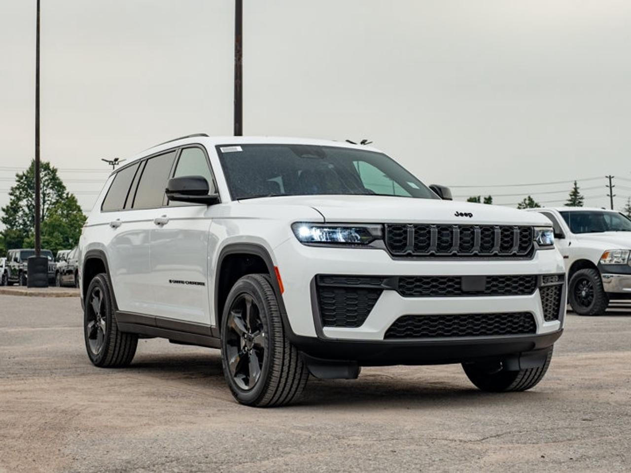 2026 Jeep Grand Cherokee L ALTITUDE Photo