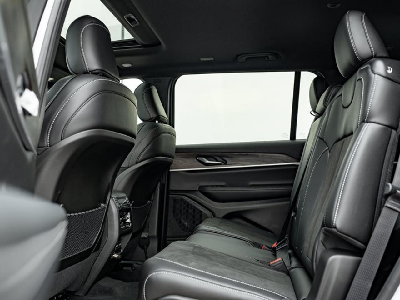2026 Jeep Grand Cherokee L ALTITUDE Photo