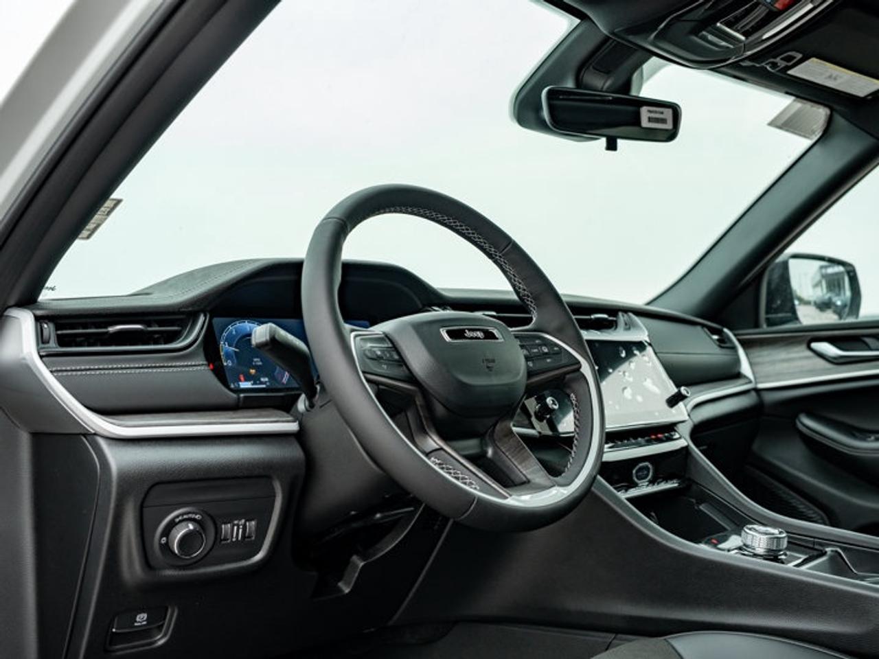 2026 Jeep Grand Cherokee L ALTITUDE Photo