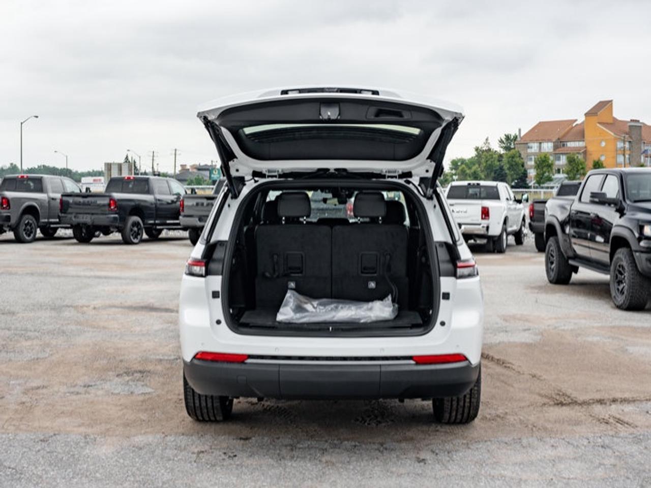 2026 Jeep Grand Cherokee L ALTITUDE Photo