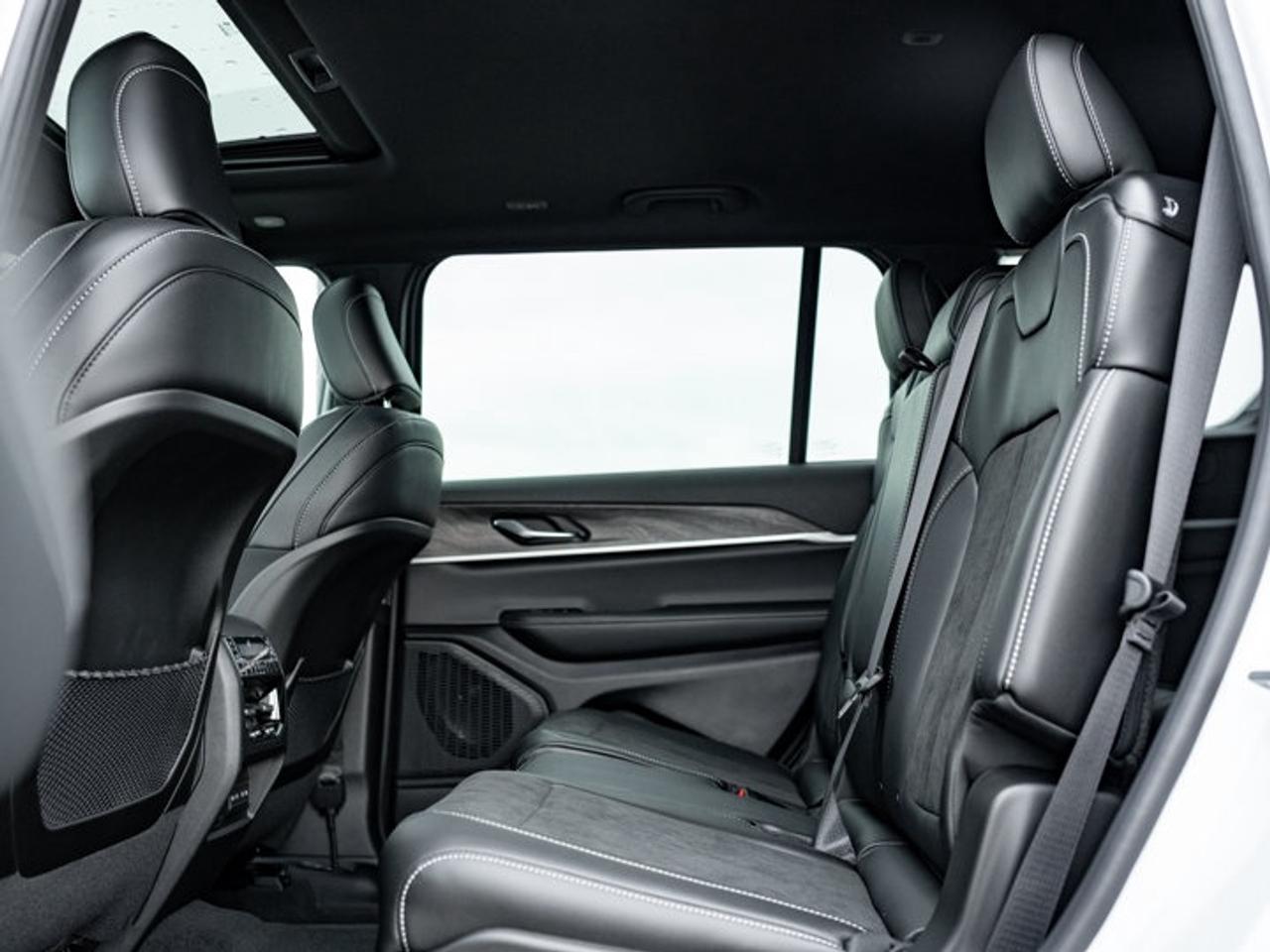 2026 Jeep Grand Cherokee L ALTITUDE Photo