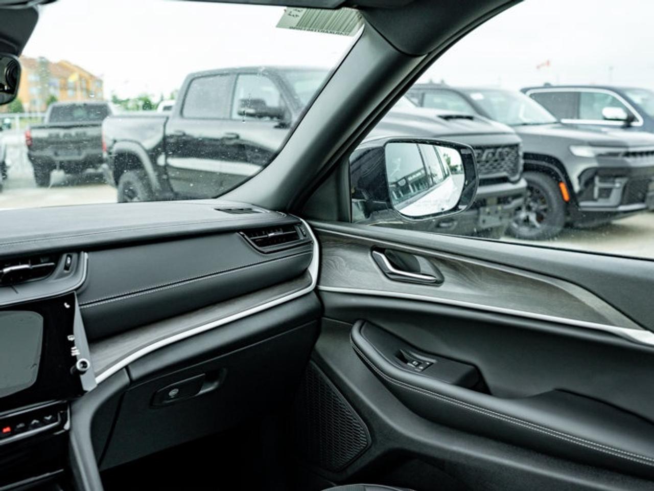 2026 Jeep Grand Cherokee L ALTITUDE Photo