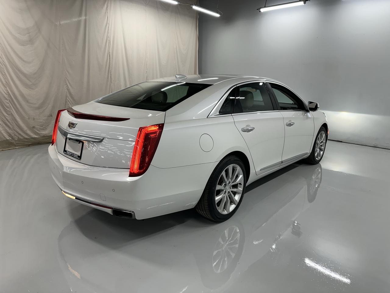 2016 Cadillac XTS 4dr Sdn Luxury Collection AWD Photo7