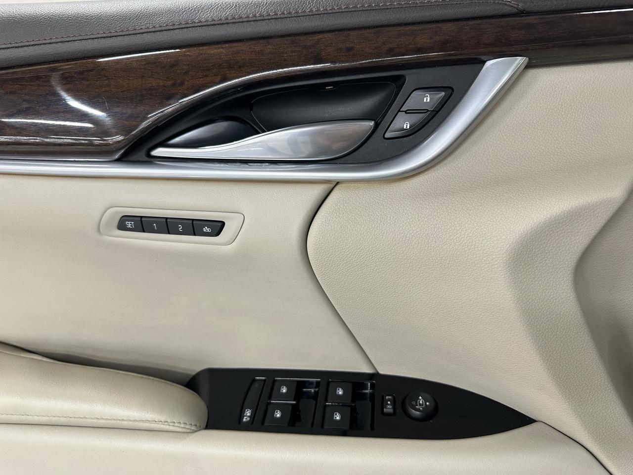 2016 Cadillac XTS 4dr Sdn Luxury Collection AWD Photo37