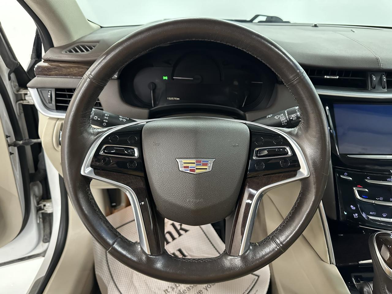 2016 Cadillac XTS 4dr Sdn Luxury Collection AWD Photo8