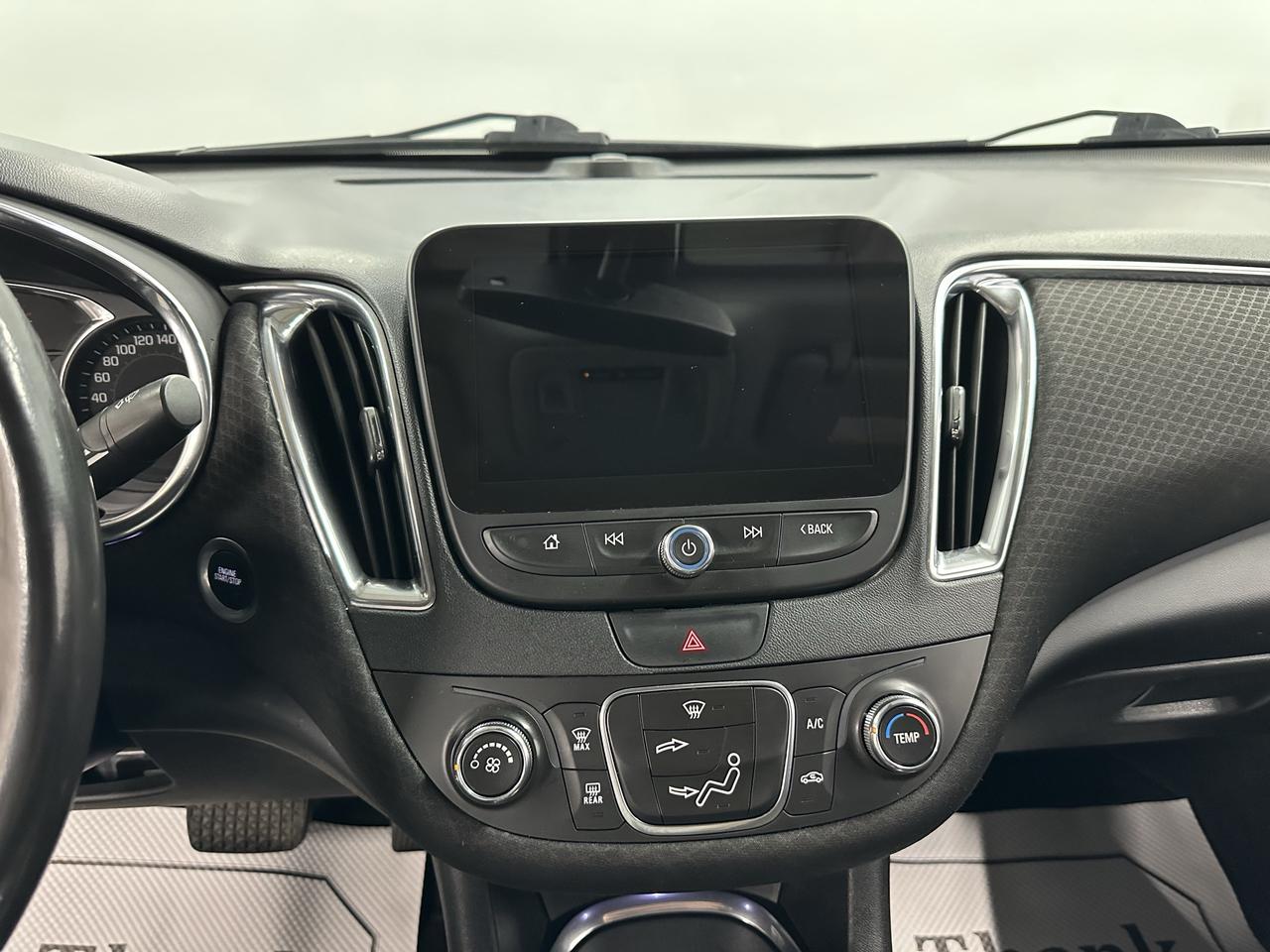 2018 Chevrolet Malibu 4dr Sdn LT w/1LT Photo11