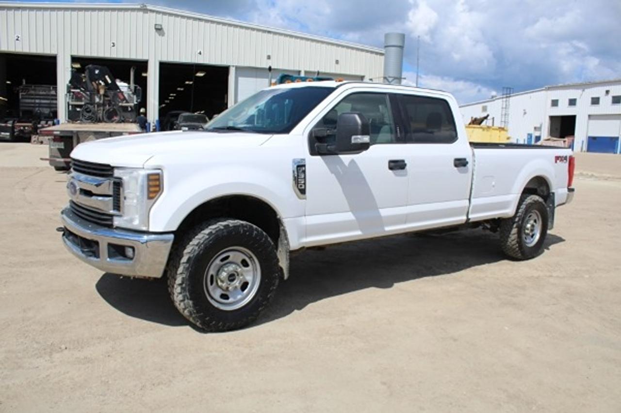 2019 Ford SUPER DUTY F-350 SRW XLT 4WD Crew Cab 8' Box w/Power cloth seats, BUC - Photo #1
