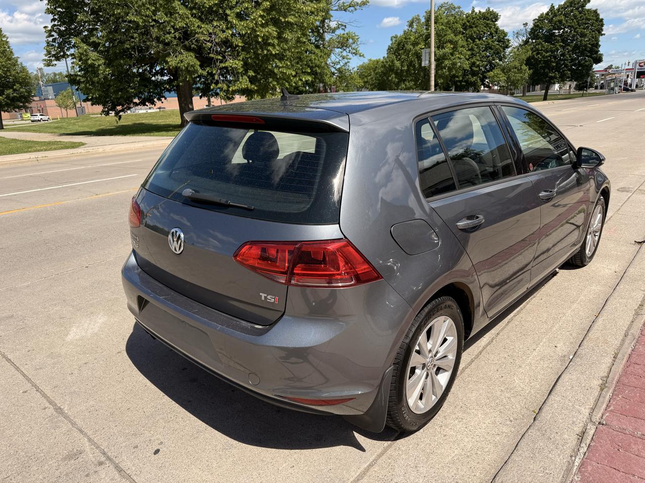 2015 Volkswagen Golf TRENDLINE Photo
