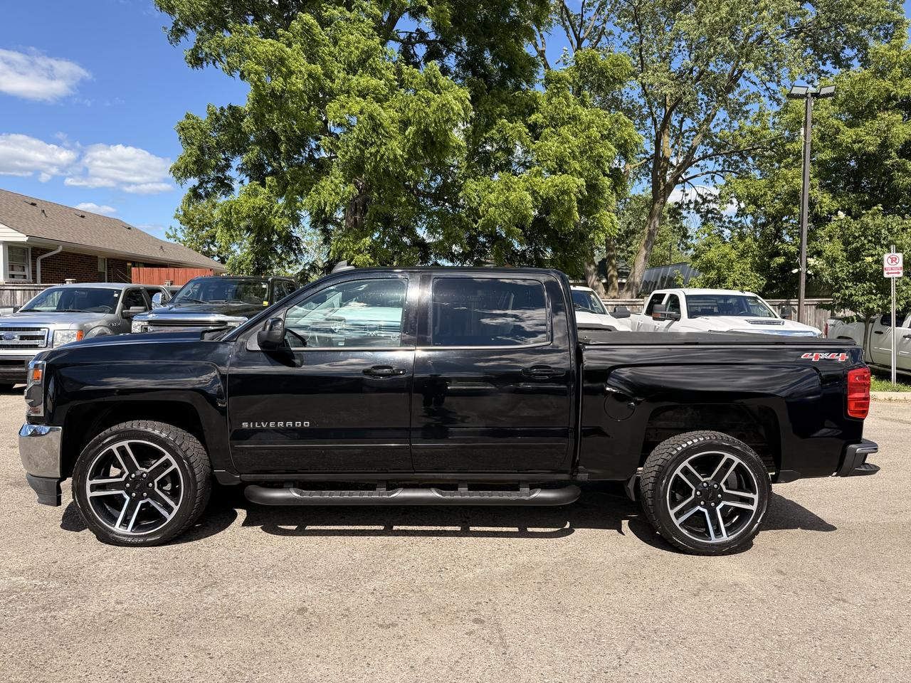 2017 Chevrolet Silverado 1500 LT Photo3