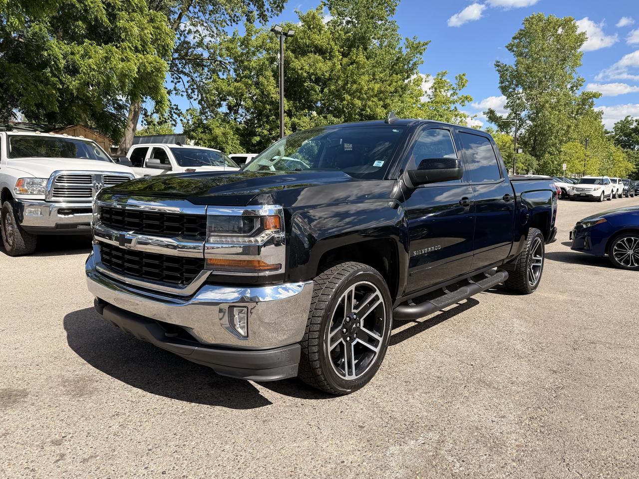 2017 Chevrolet Silverado 1500 LT Photo2