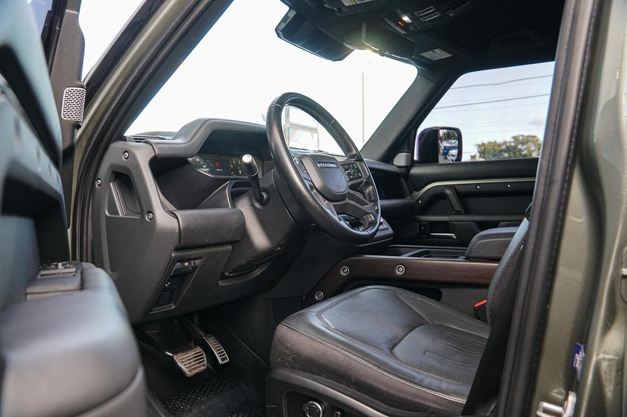 2023 Land Rover Defender 130 X AWD |8 PASS|HUD|NAVI|PANO|COOLED SEATS| Photo