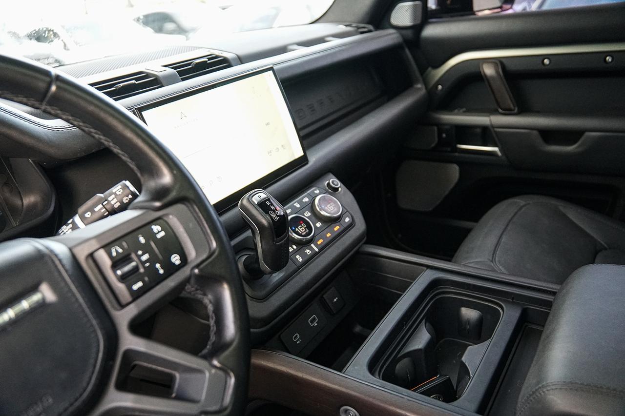 2023 Land Rover Defender 130 X AWD |8 PASS|HUD|NAVI|PANO|COOLED SEATS| Photo