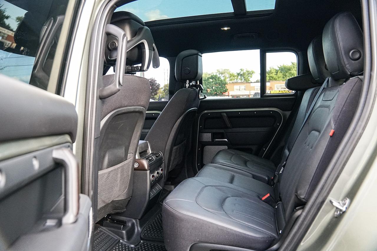 2023 Land Rover Defender 130 X AWD |8 PASS|HUD|NAVI|PANO|COOLED SEATS| Photo