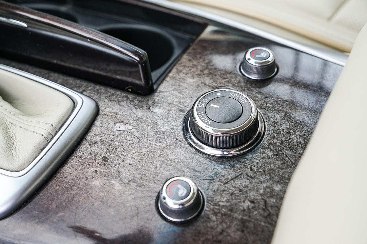 2013 Infiniti JX35 AWD | 7 PASS | NAVI | SUNROOF | HEATED SEATS Photo