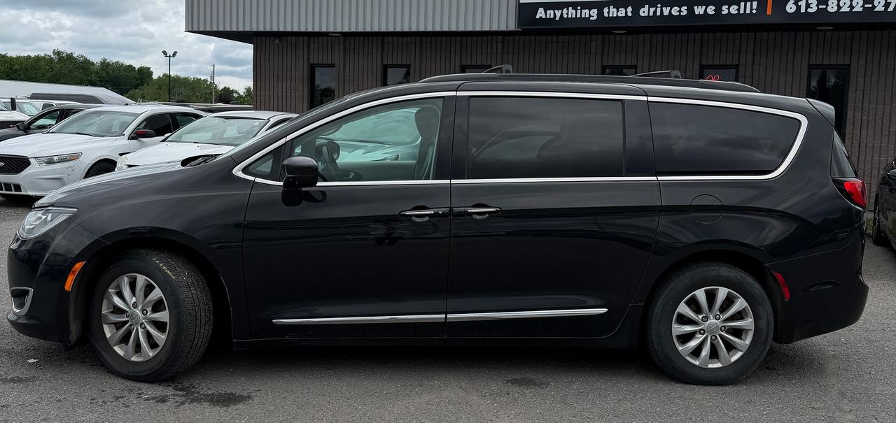 2017 Chrysler Pacifica Touring-L Photo