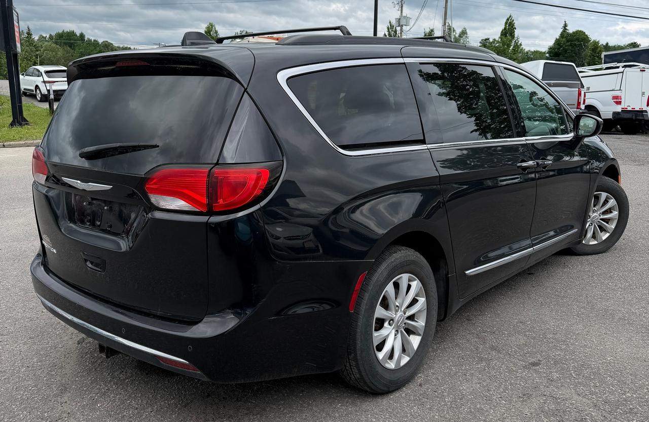 2017 Chrysler Pacifica Touring-L Photo