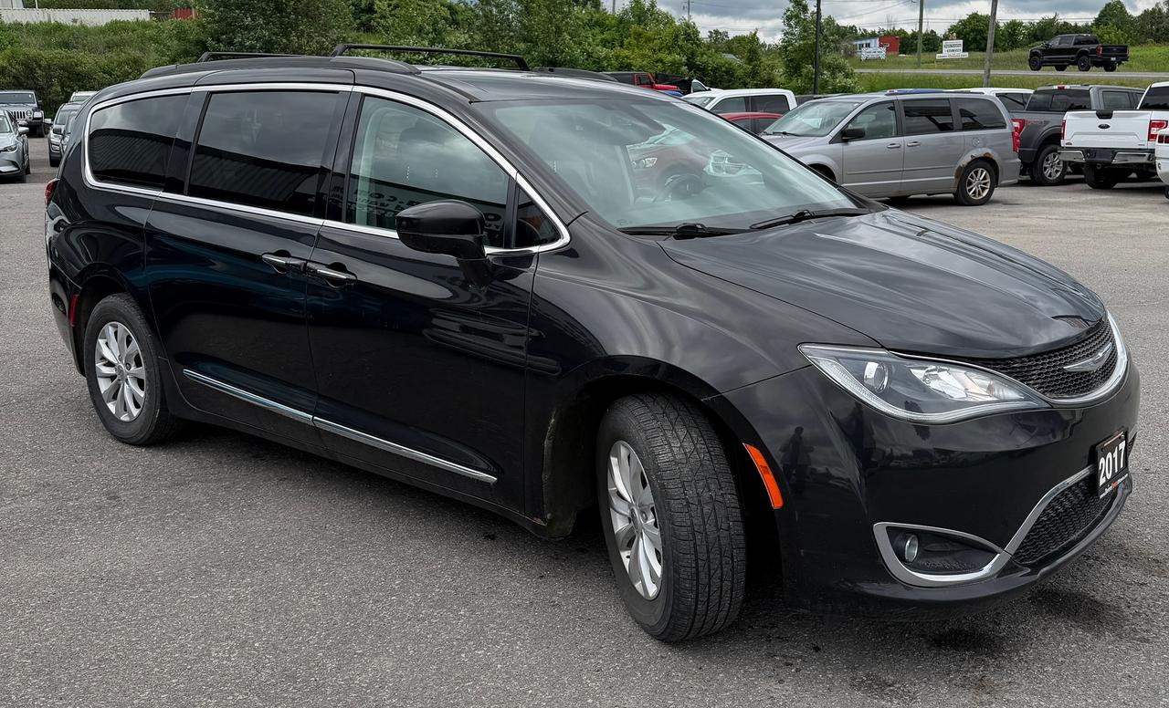 2017 Chrysler Pacifica Touring-L Photo