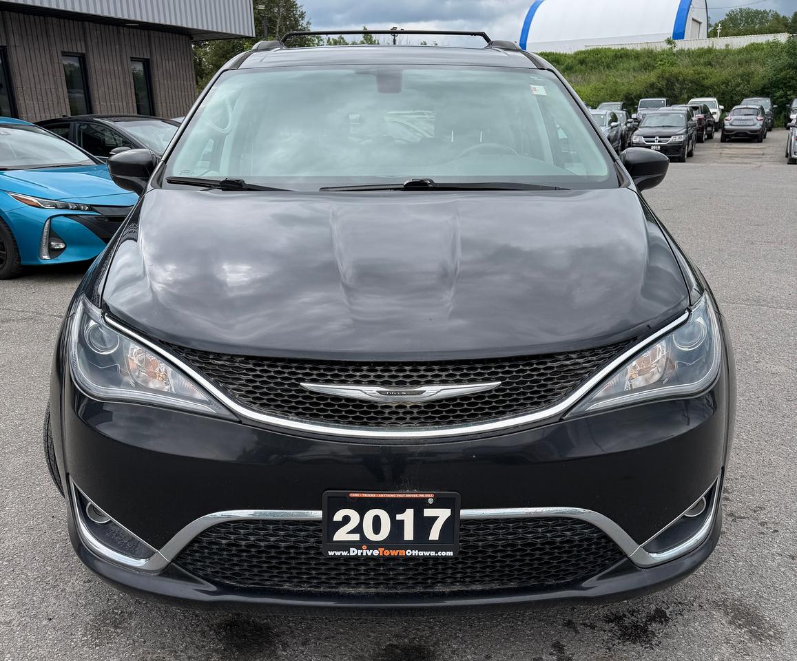 2017 Chrysler Pacifica Touring-L Photo