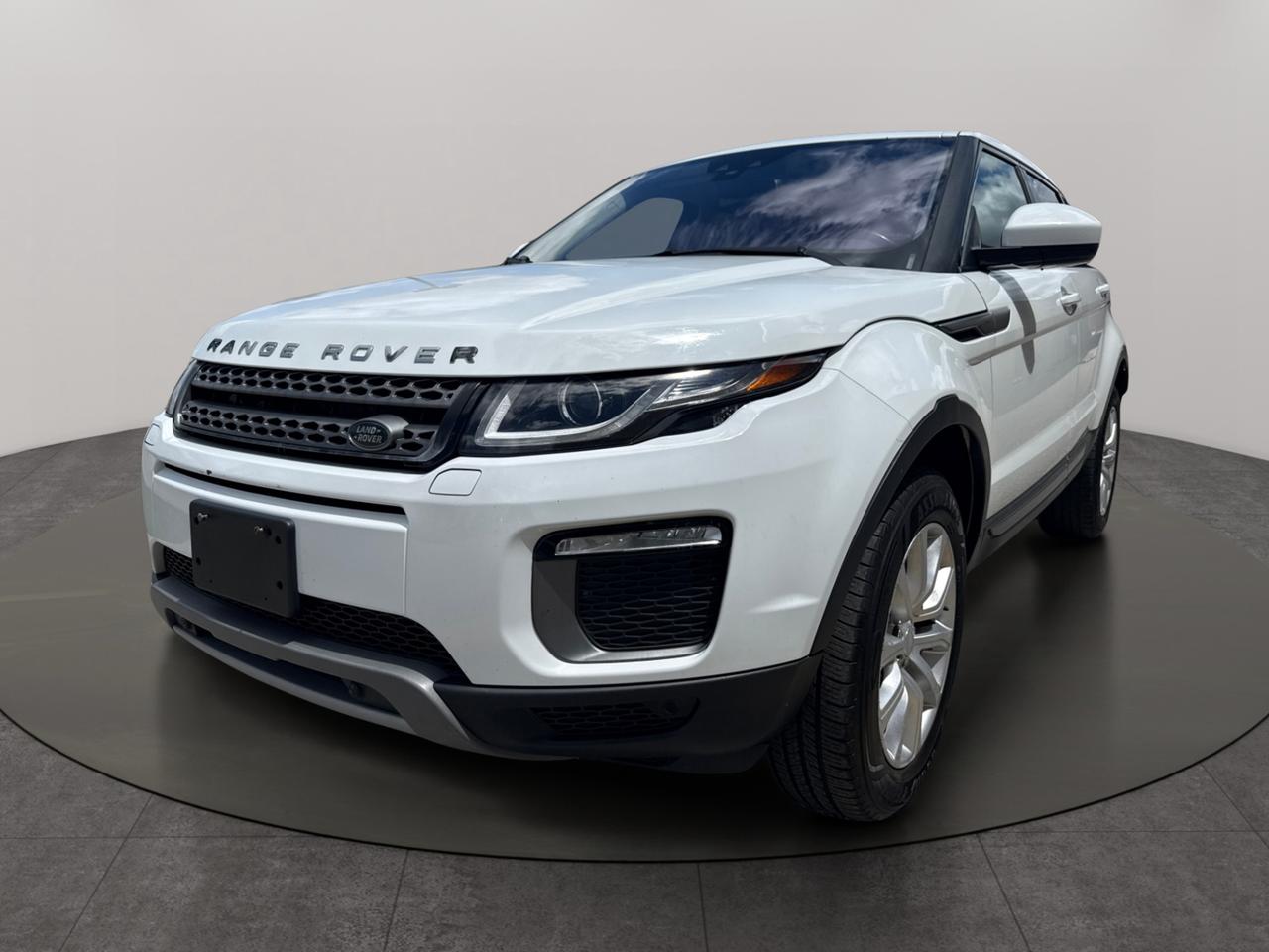 2017 Land Rover Evoque SE Photo