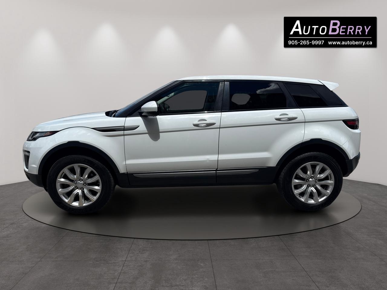 2017 Land Rover Evoque SE Photo