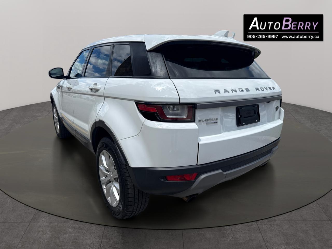 2017 Land Rover Evoque SE Photo