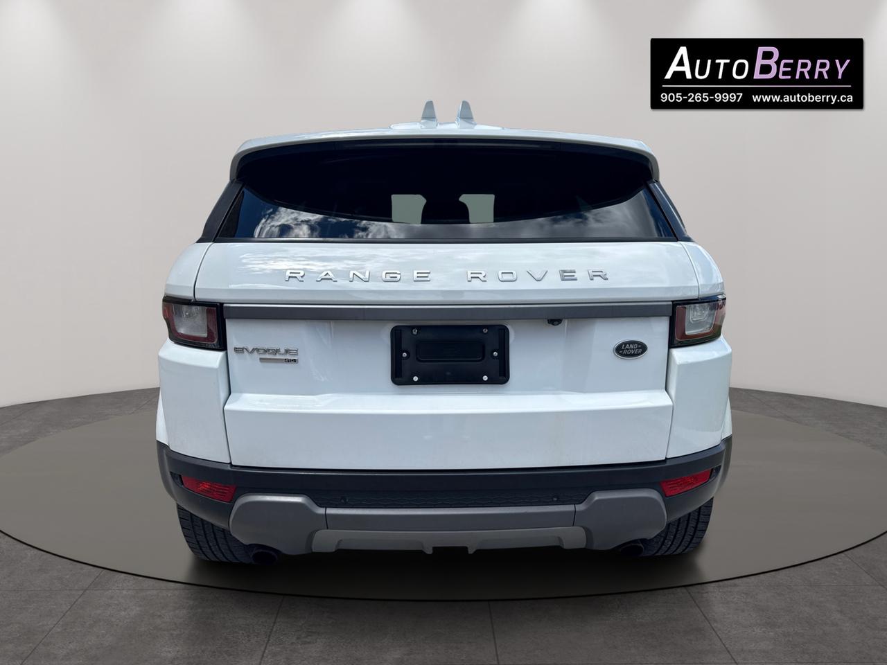 2017 Land Rover Evoque SE Photo