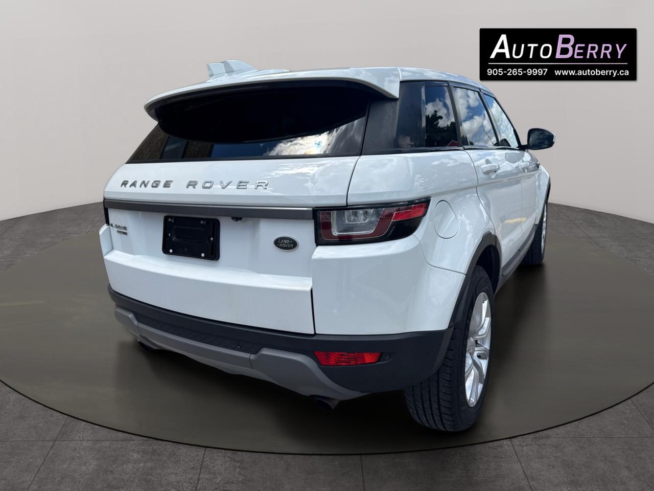 2017 Land Rover Evoque SE Photo