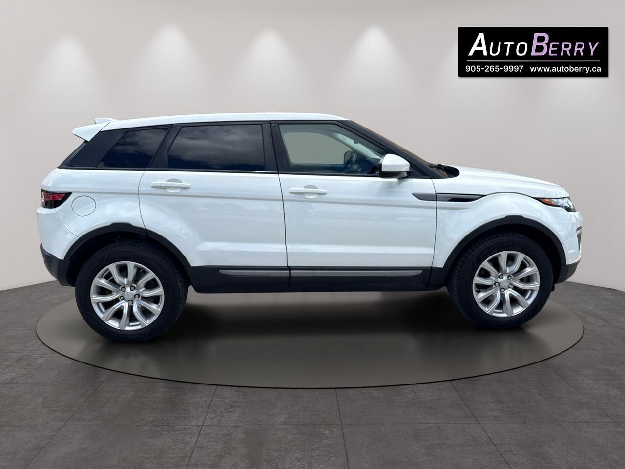 2017 Land Rover Evoque SE Photo
