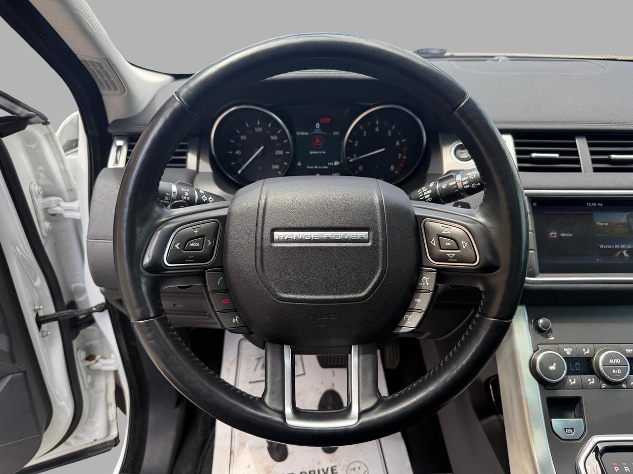 2017 Land Rover Evoque SE Photo