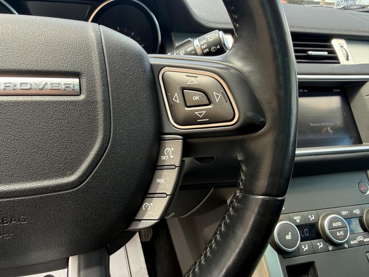 2017 Land Rover Evoque SE Photo