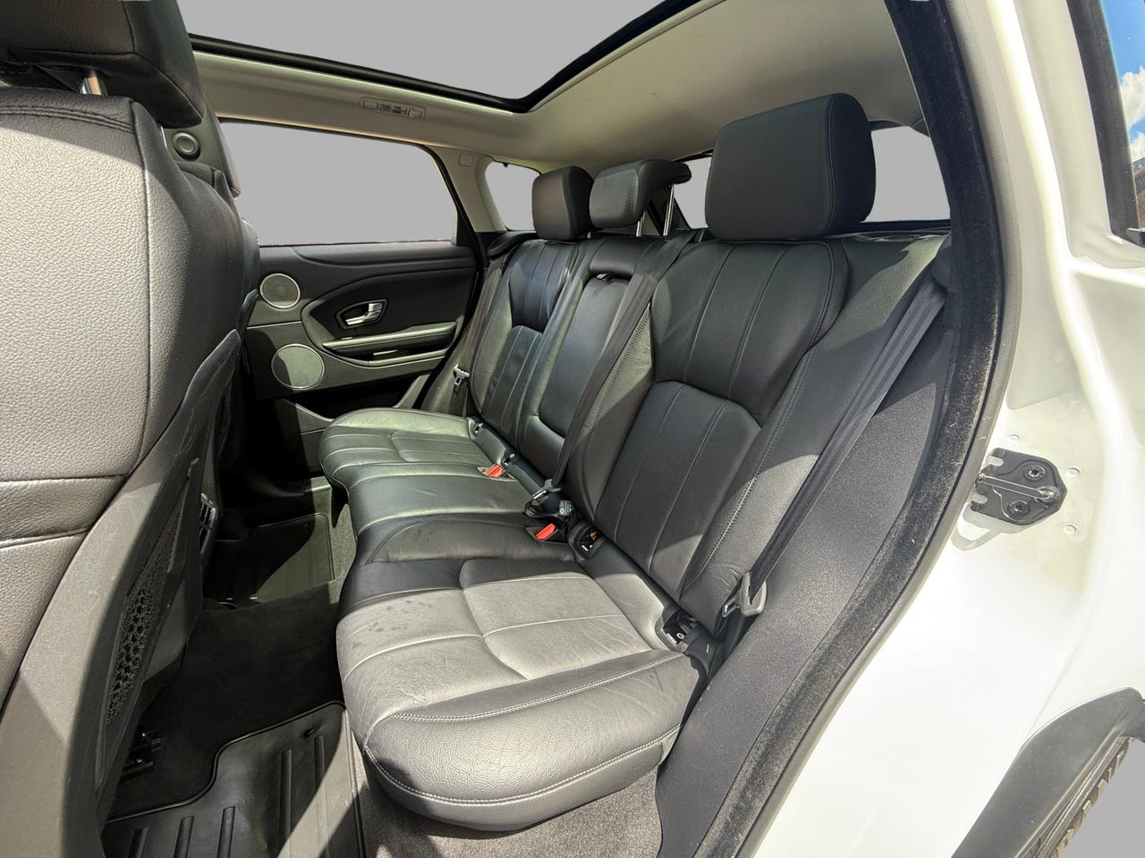 2017 Land Rover Evoque SE Photo