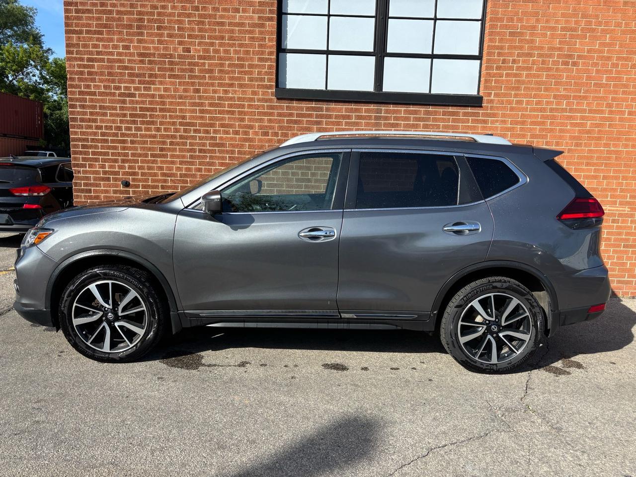 2017 Nissan Rogue SL AWD Pano roof, Navi, Leather Photo2