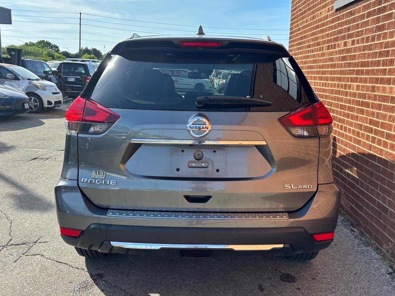 2017 Nissan Rogue SL AWD Pano roof, Navi, Leather Photo