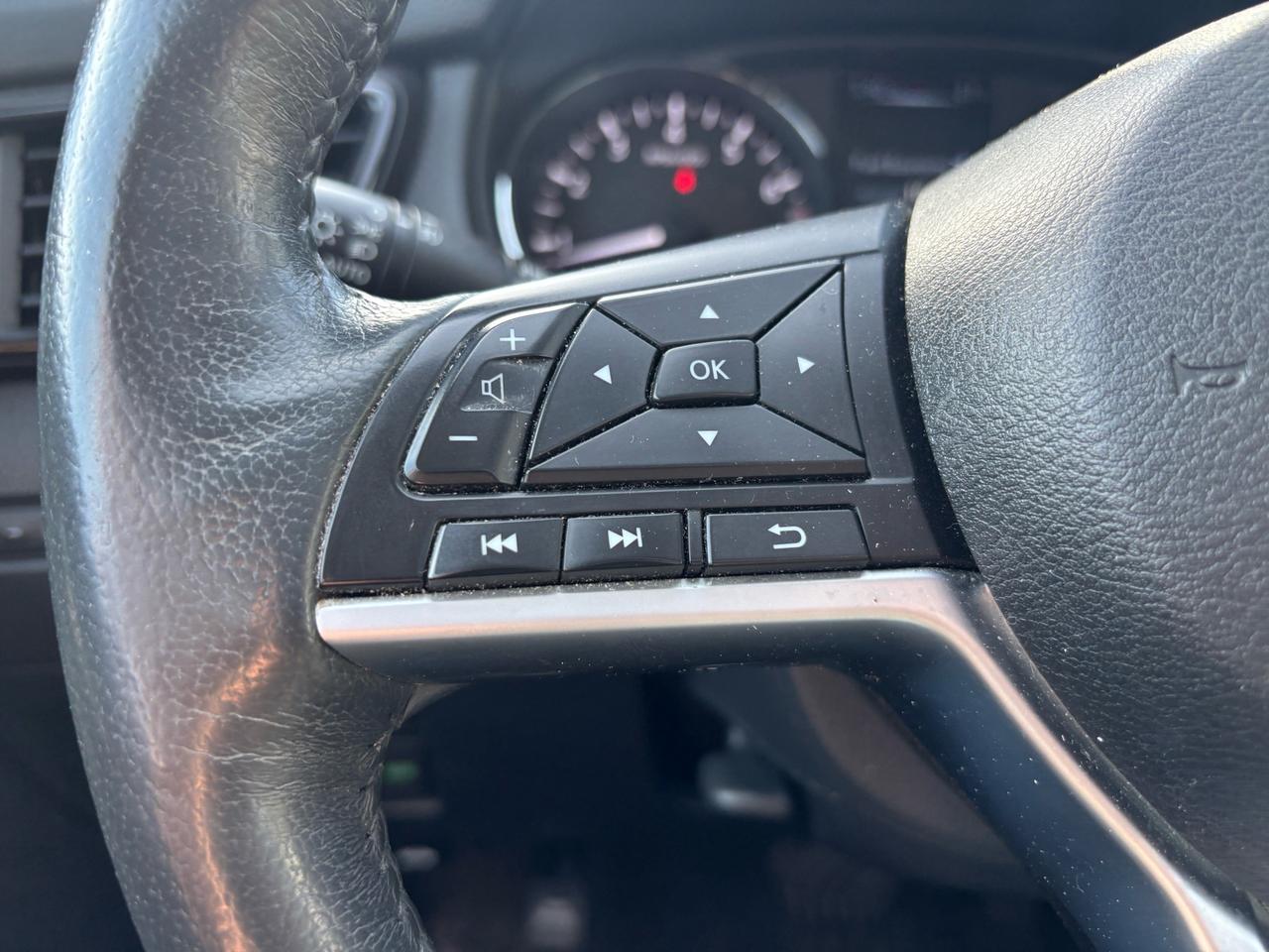 2017 Nissan Rogue SL AWD Pano roof, Navi, Leather Photo