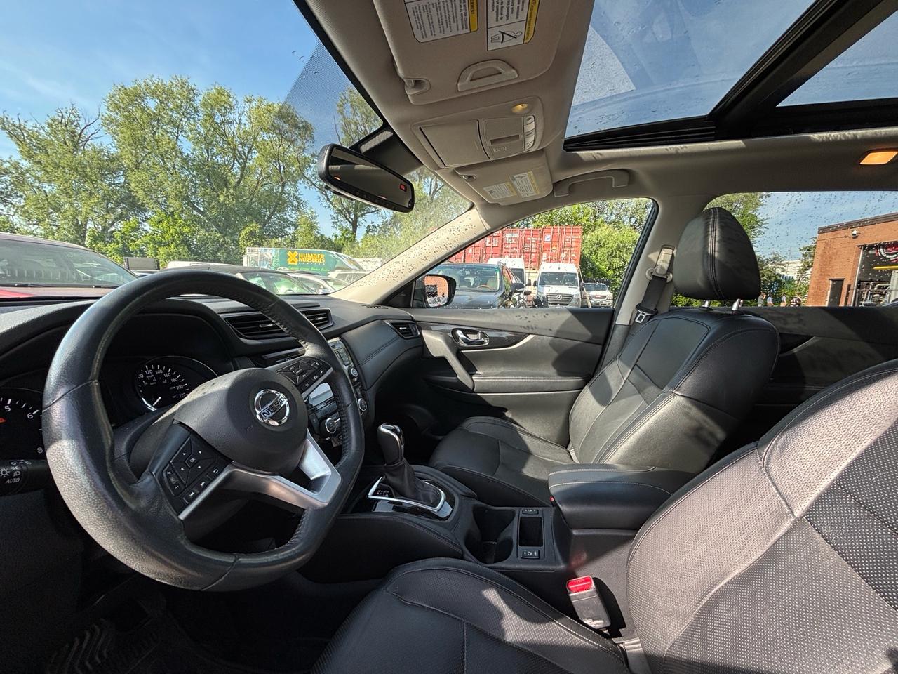 2017 Nissan Rogue SL AWD Pano roof, Navi, Leather Photo