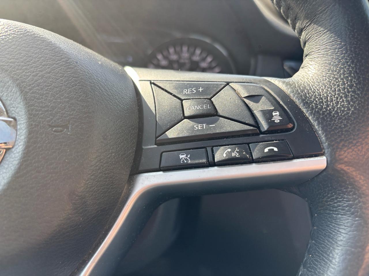 2017 Nissan Rogue SL AWD Pano roof, Navi, Leather Photo